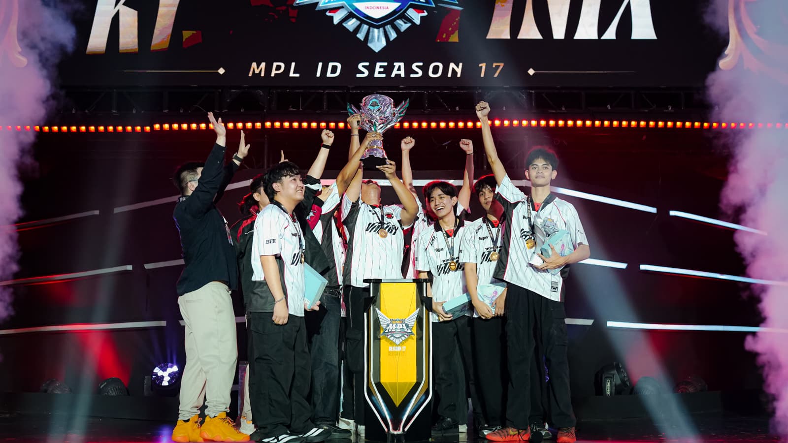 Tumbangkan ONIC ID di Grand Finals, Bigetron by Vitality Angkat Trofi Juara MPL ID Season 17!