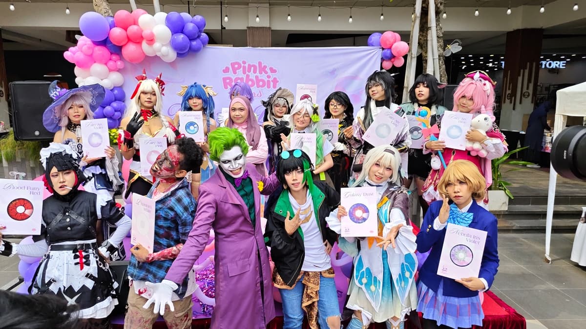 Solusi Softlens Cosplay Nyaman, Pink Rabbit Lens Rilis Fantasy Eyes Collection