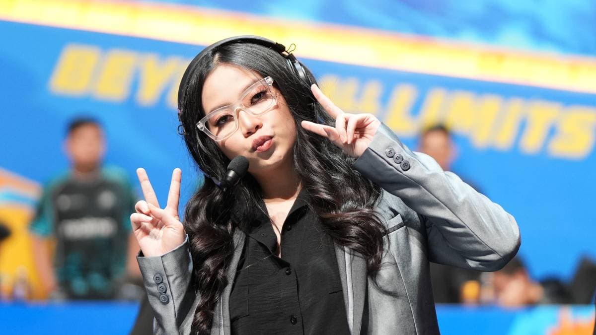 Caster Shegi Julia mengakui double sniper yang dipakai tim-tim Indonesia masih belum digunakan secara optimal. (FOTO: Garena Indonesia)