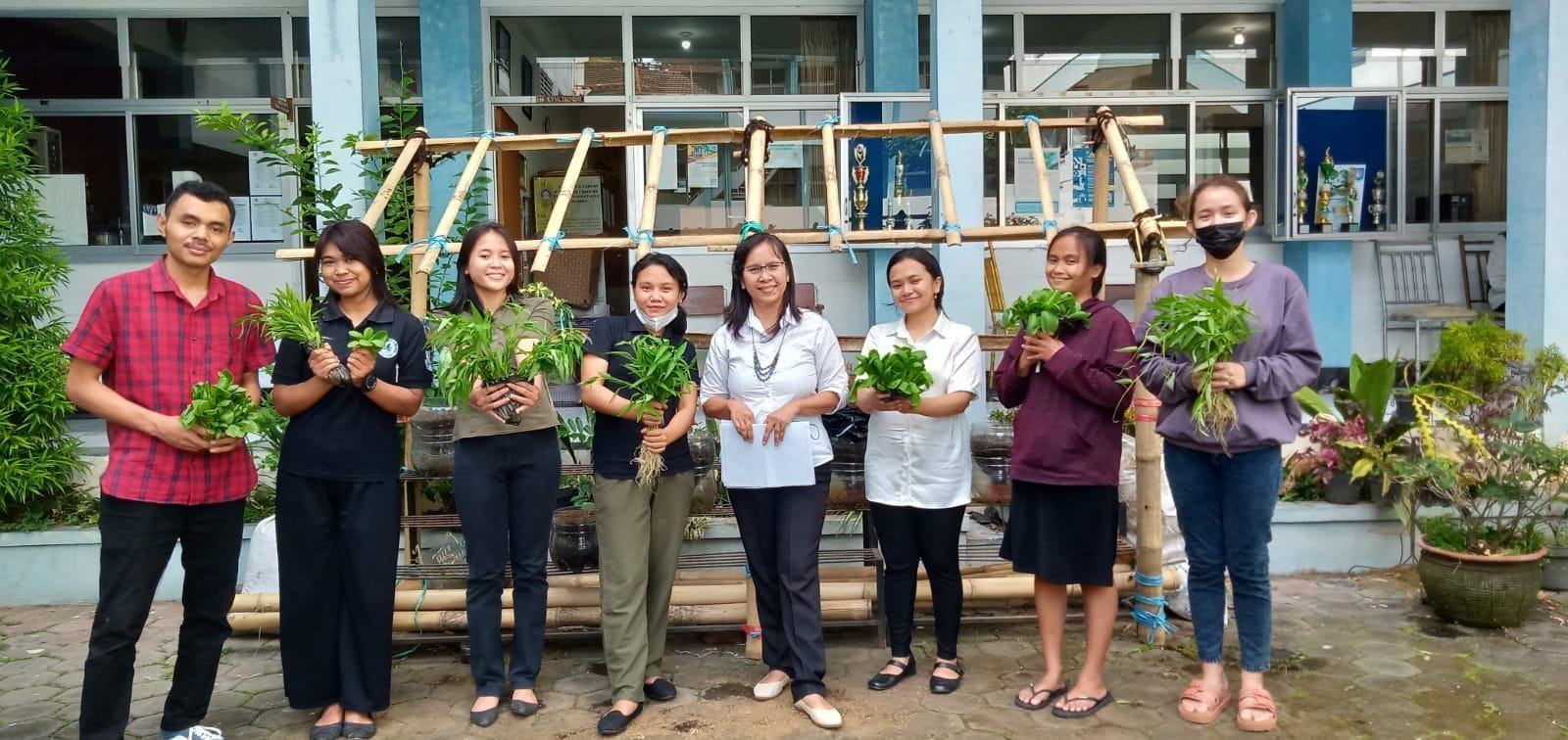 Membangun Mini Greenhouse Dan Budidaya Tanaman Pangan Dengan 